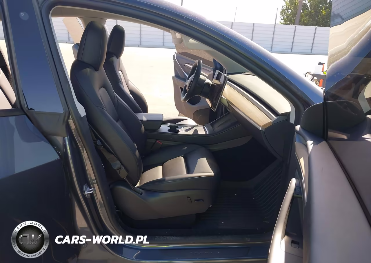 2023 Tesla Model Y VIN:7SAYGDEE4PA113410 - 5