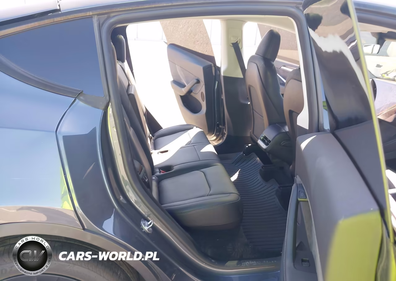 2023 Tesla Model Y VIN:7SAYGDEE4PA113410 - 8