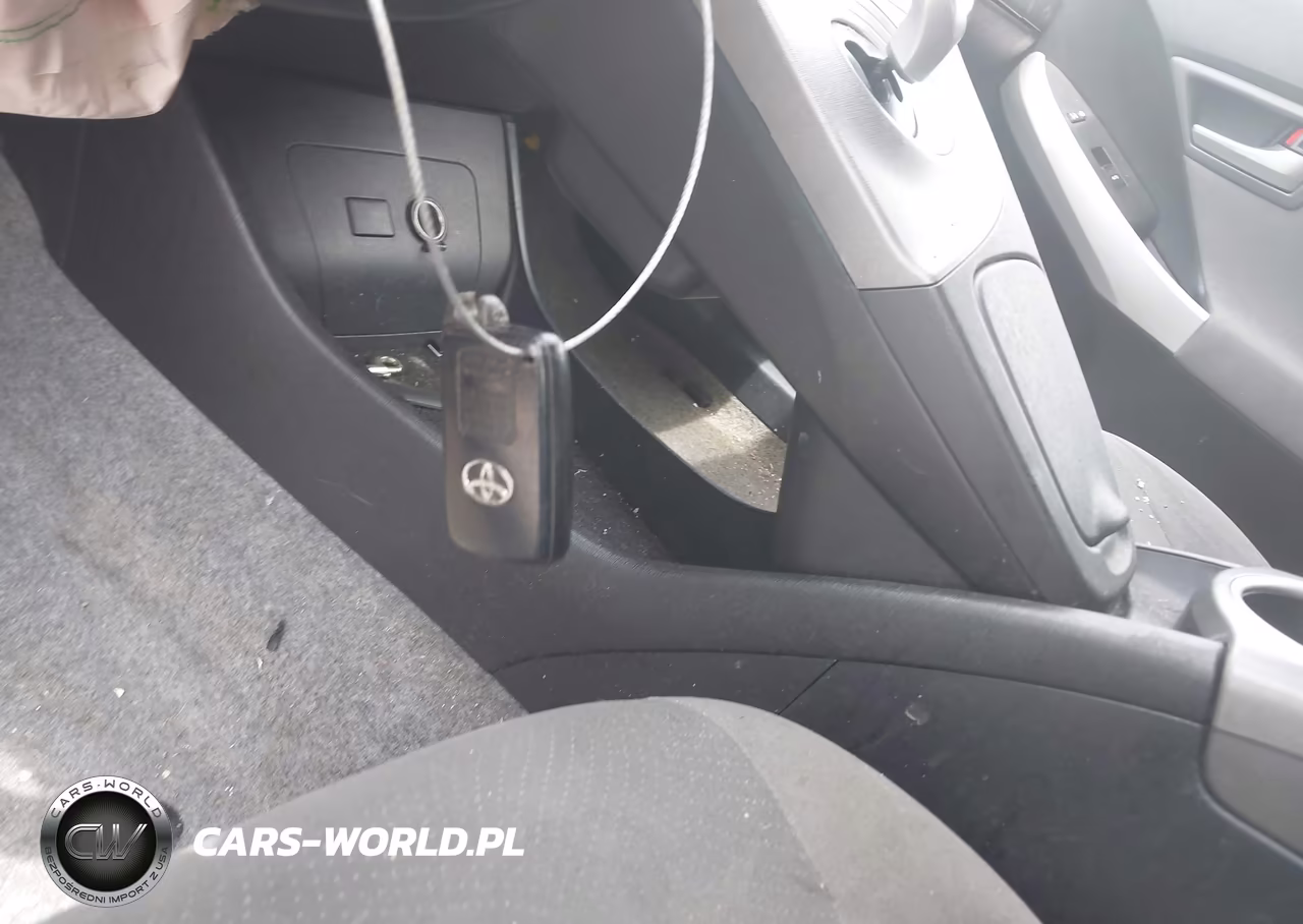 2013 Toyota Prius Two VIN:JTDKN3DU7D0346366 - 11
