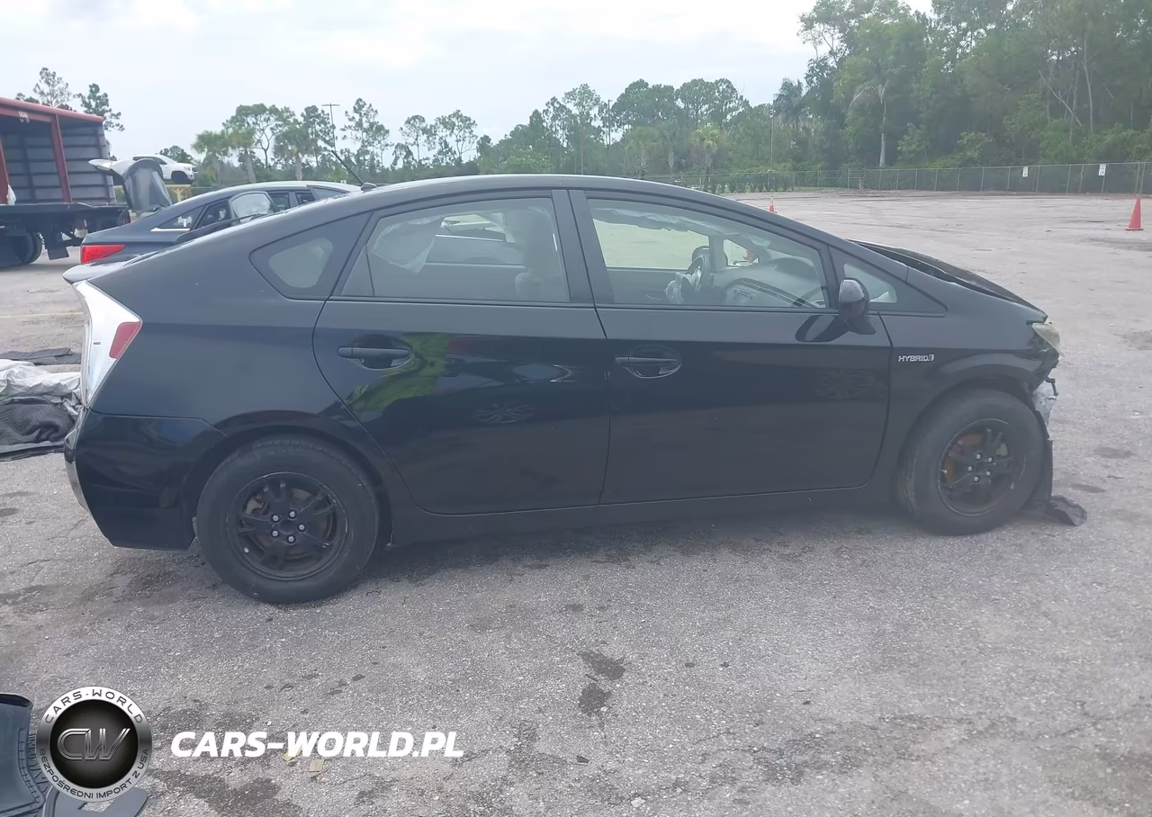 2013 Toyota Prius Two VIN:JTDKN3DU7D0346366 - 14