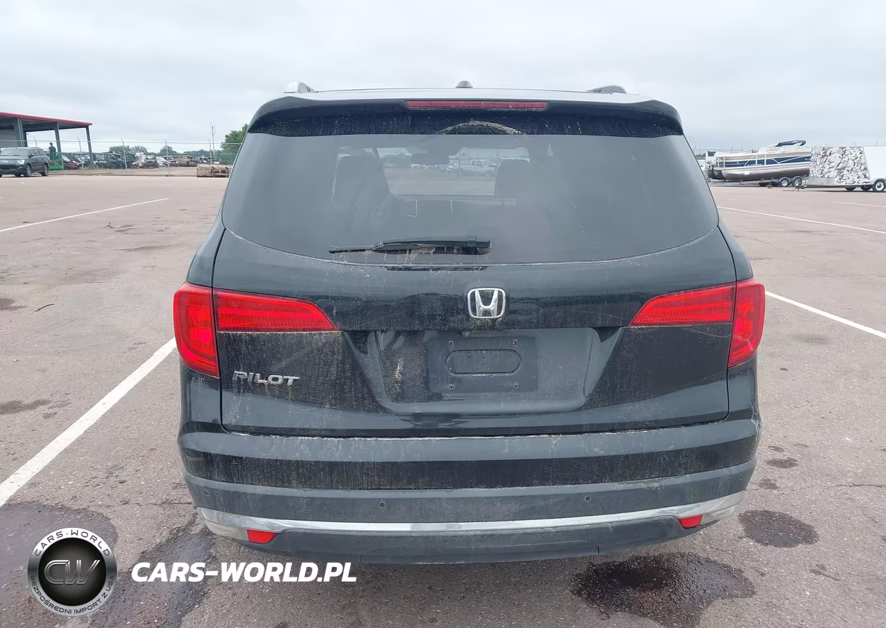 2017 Honda Pilot Touring VIN:5FNYF6H9XHB010314 - 16