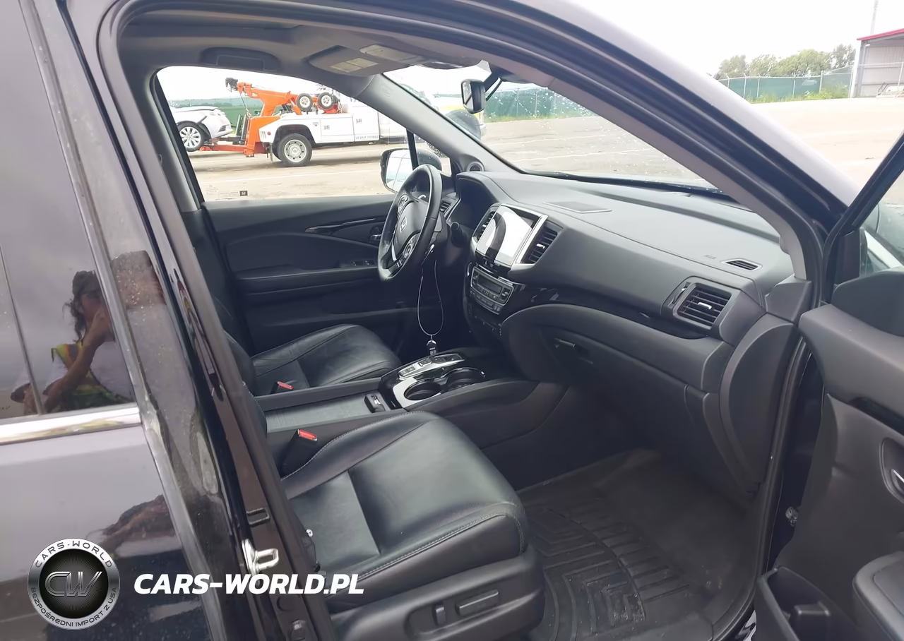 2017 Honda Pilot Touring VIN:5FNYF6H9XHB010314 - 5