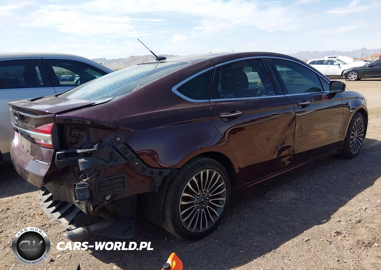 2017 Ford Fusion Energi Titanium VIN:3FA6P0SU6HR147253 - 4