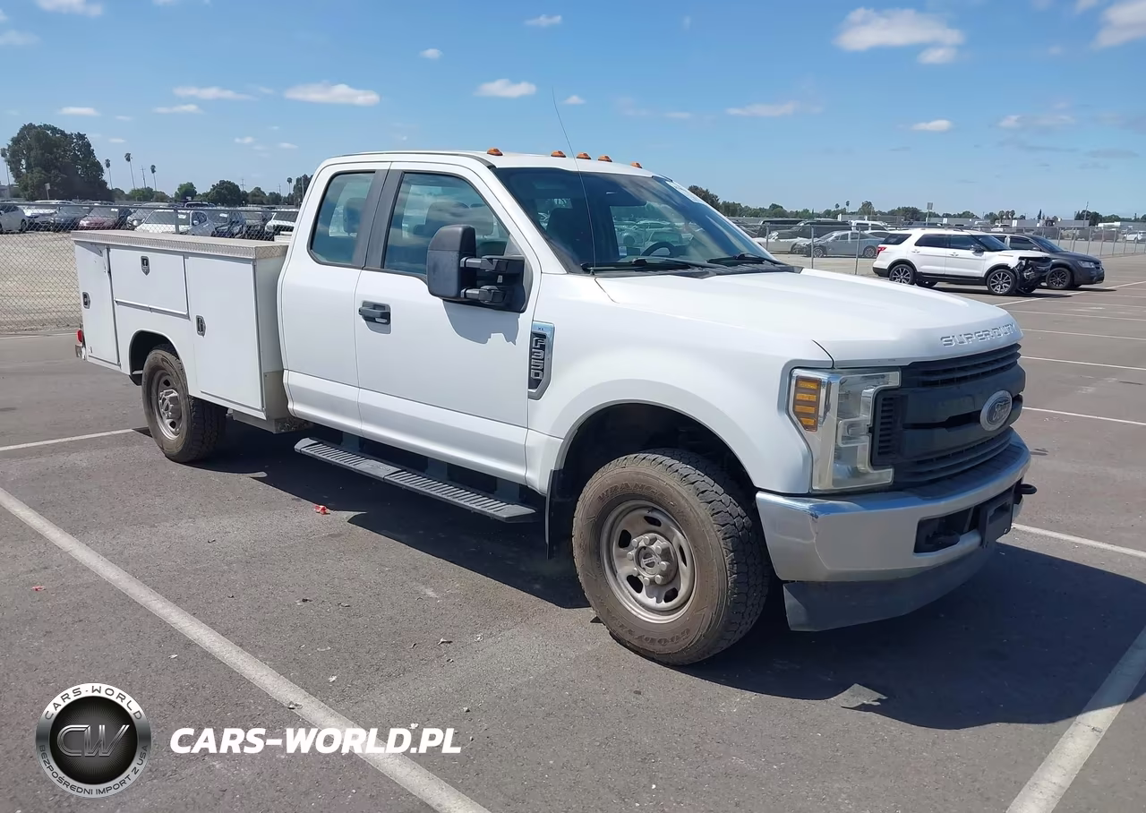 2018 Ford F-350 Chassis Xl