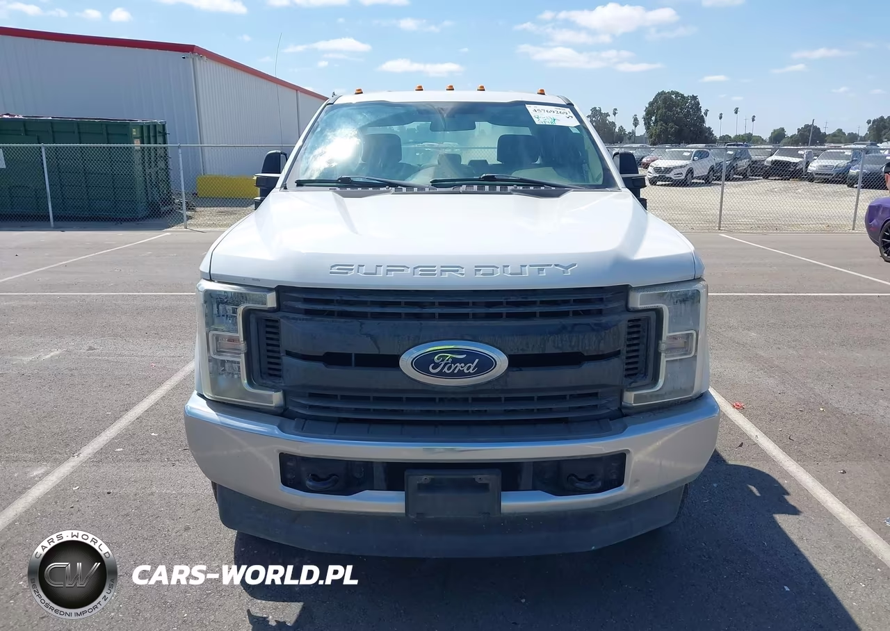 2018 Ford F-350 Chassis Xl VIN:1FD8X3F65JEB98585 - 12