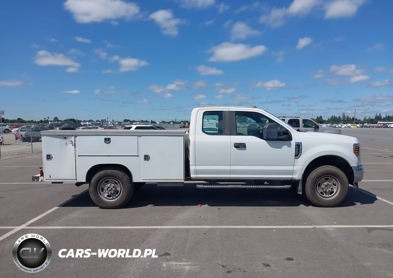 2018 Ford F-350 Chassis Xl VIN:1FD8X3F65JEB98585 - 13