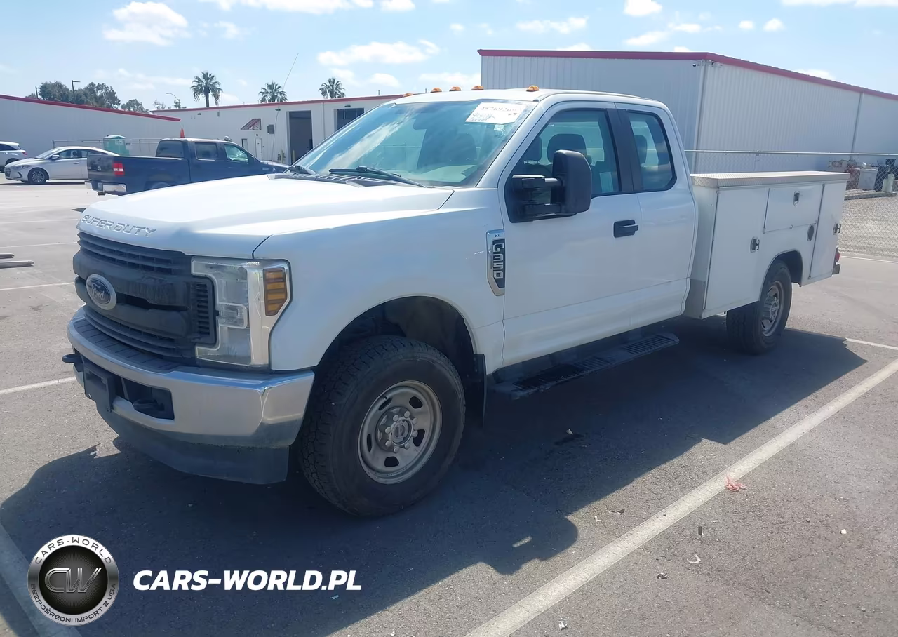 2018 Ford F-350 Chassis Xl VIN:1FD8X3F65JEB98585 - 2