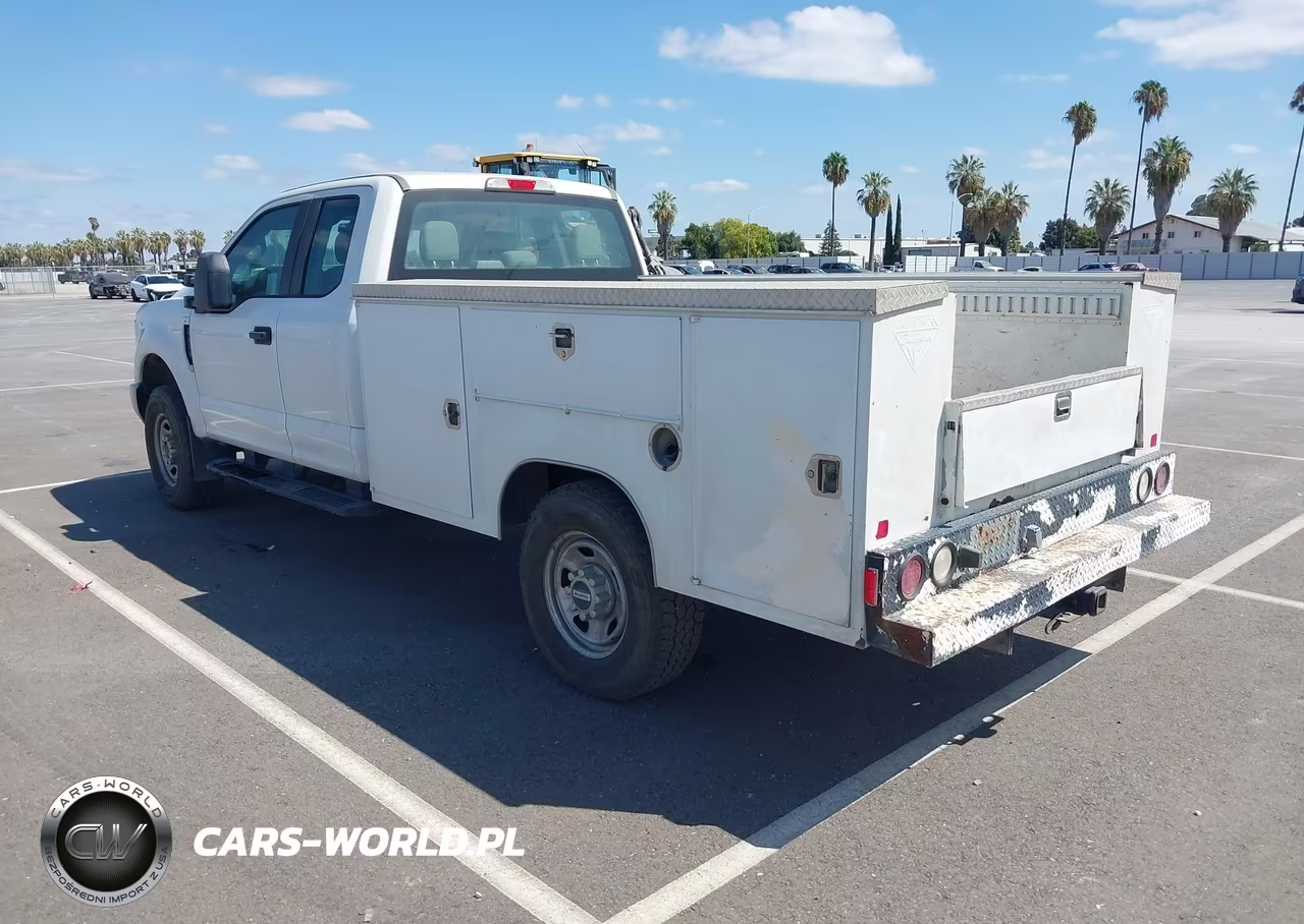 2018 Ford F-350 Chassis Xl VIN:1FD8X3F65JEB98585 - 3