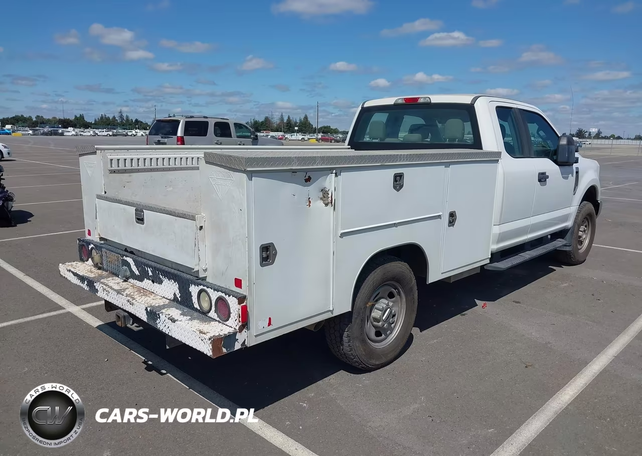 2018 Ford F-350 Chassis Xl VIN:1FD8X3F65JEB98585 - 4