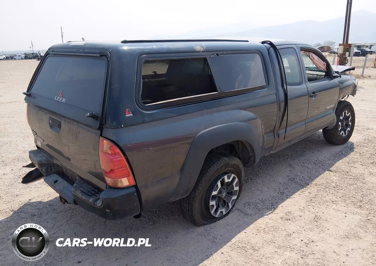 2015 Toyota Tacoma VIN:5TFUX4EN3FX034670 - 4