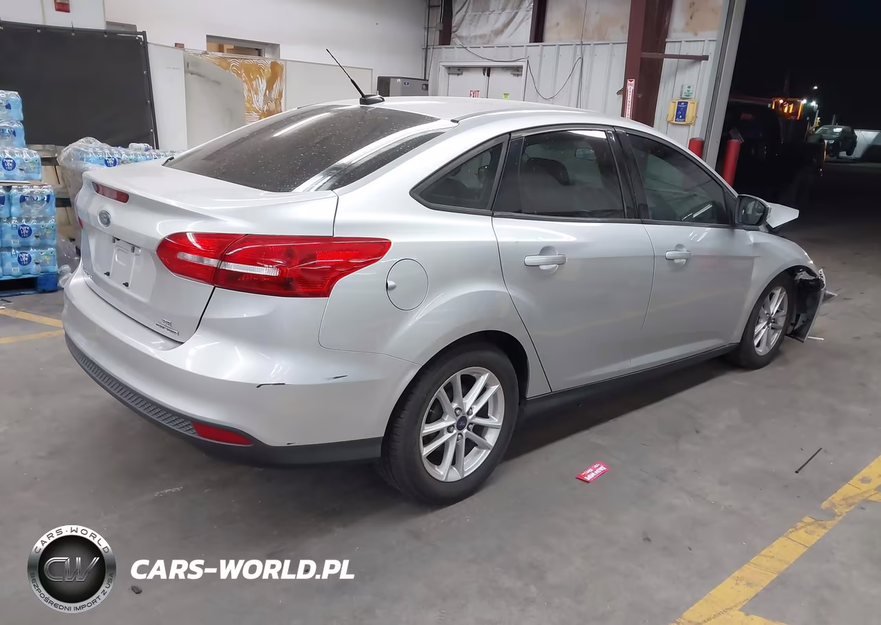 2015 Ford Focus Se VIN:1FADP3F25FL269227 - 4