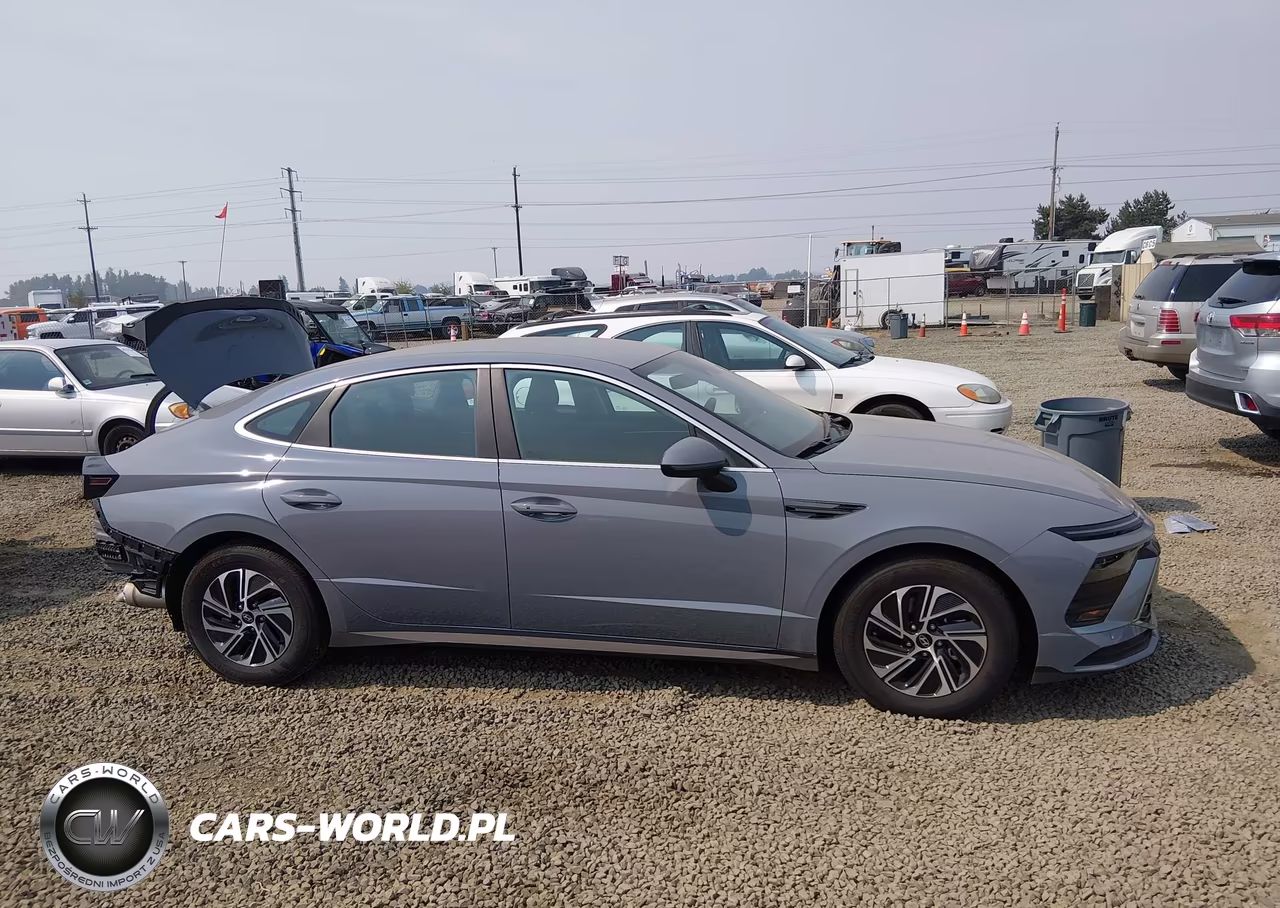 2026 Hyundai Sonata Hybrid Blue VIN:KMHL24JJ2TA161658 - 13