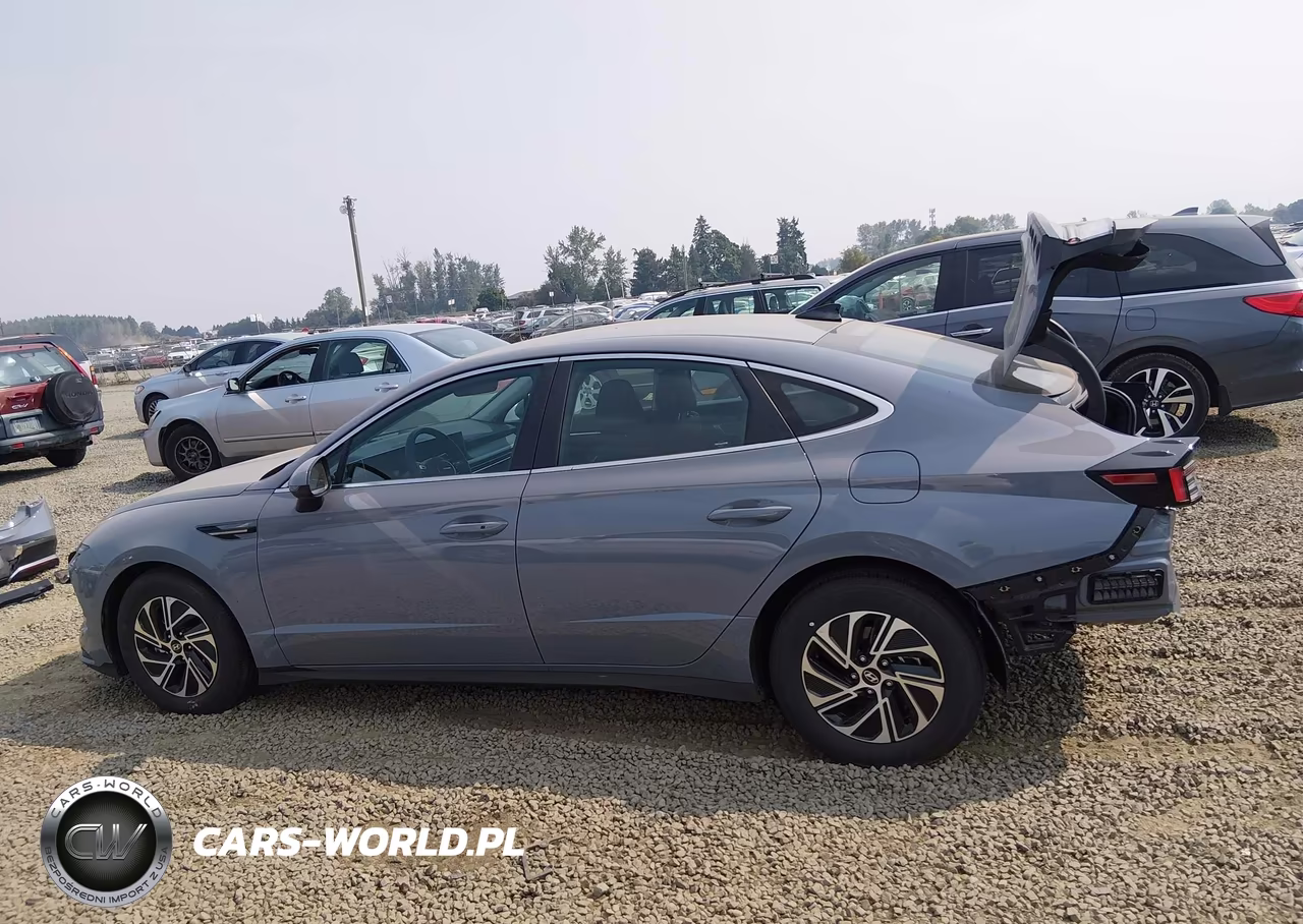2026 Hyundai Sonata Hybrid Blue VIN:KMHL24JJ2TA161658 - 14