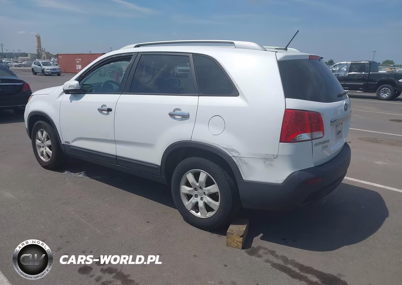 2011 Kia Sorento Lx V6 VIN:5XYKTDA23BG108617 - 3