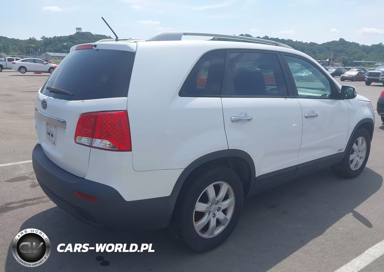 2011 Kia Sorento Lx V6 VIN:5XYKTDA23BG108617 - 4