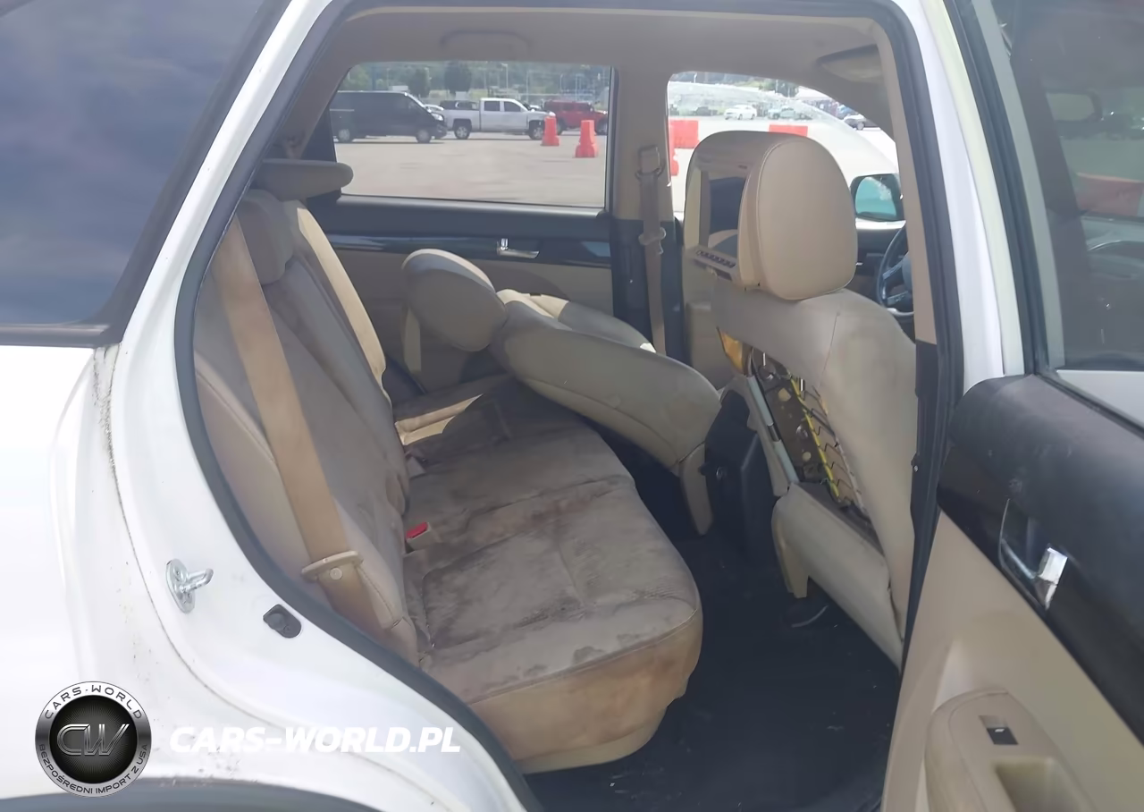2011 Kia Sorento Lx V6 VIN:5XYKTDA23BG108617 - 8