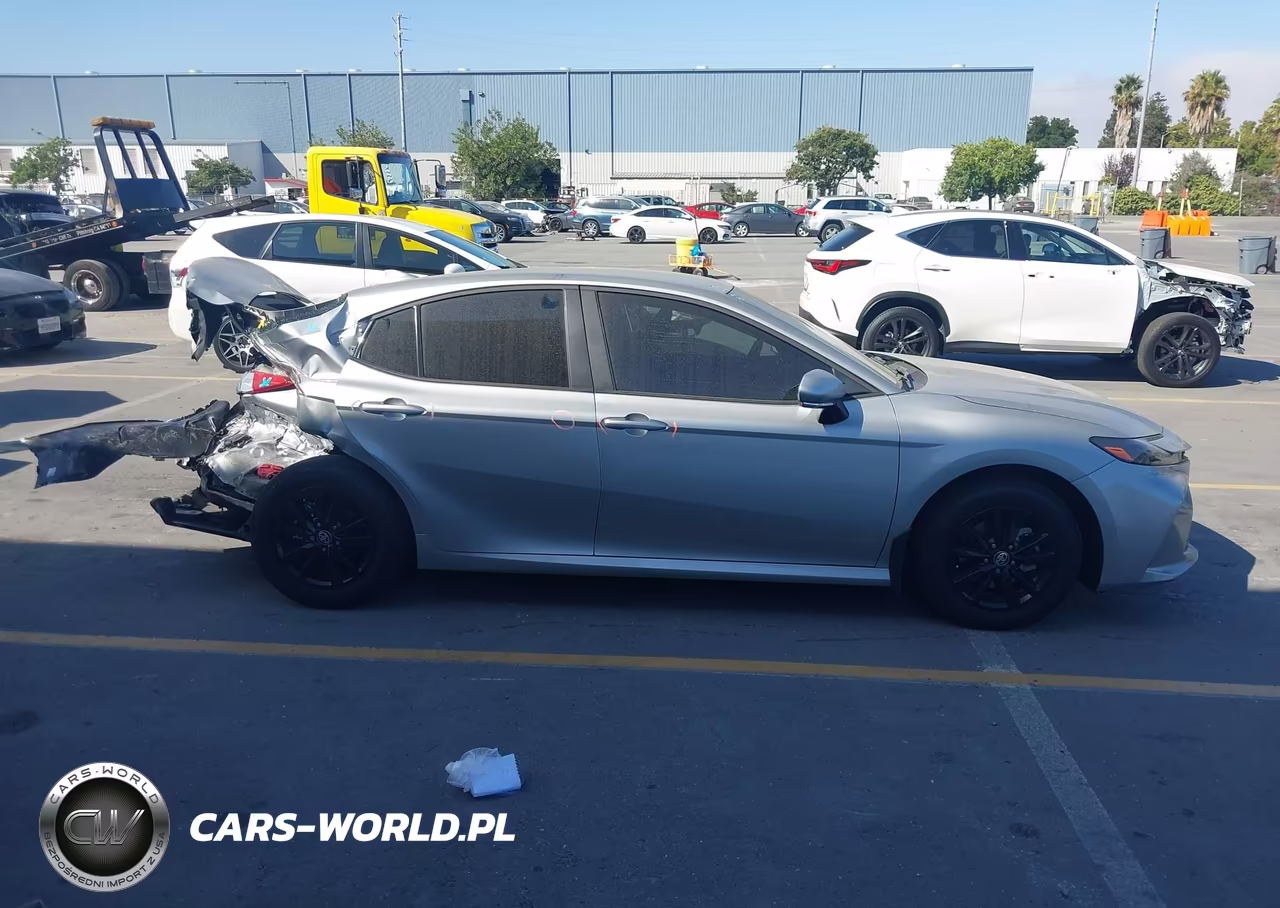 2026 Toyota Camry Le VIN:4T1DAACK9TU255434 - 13