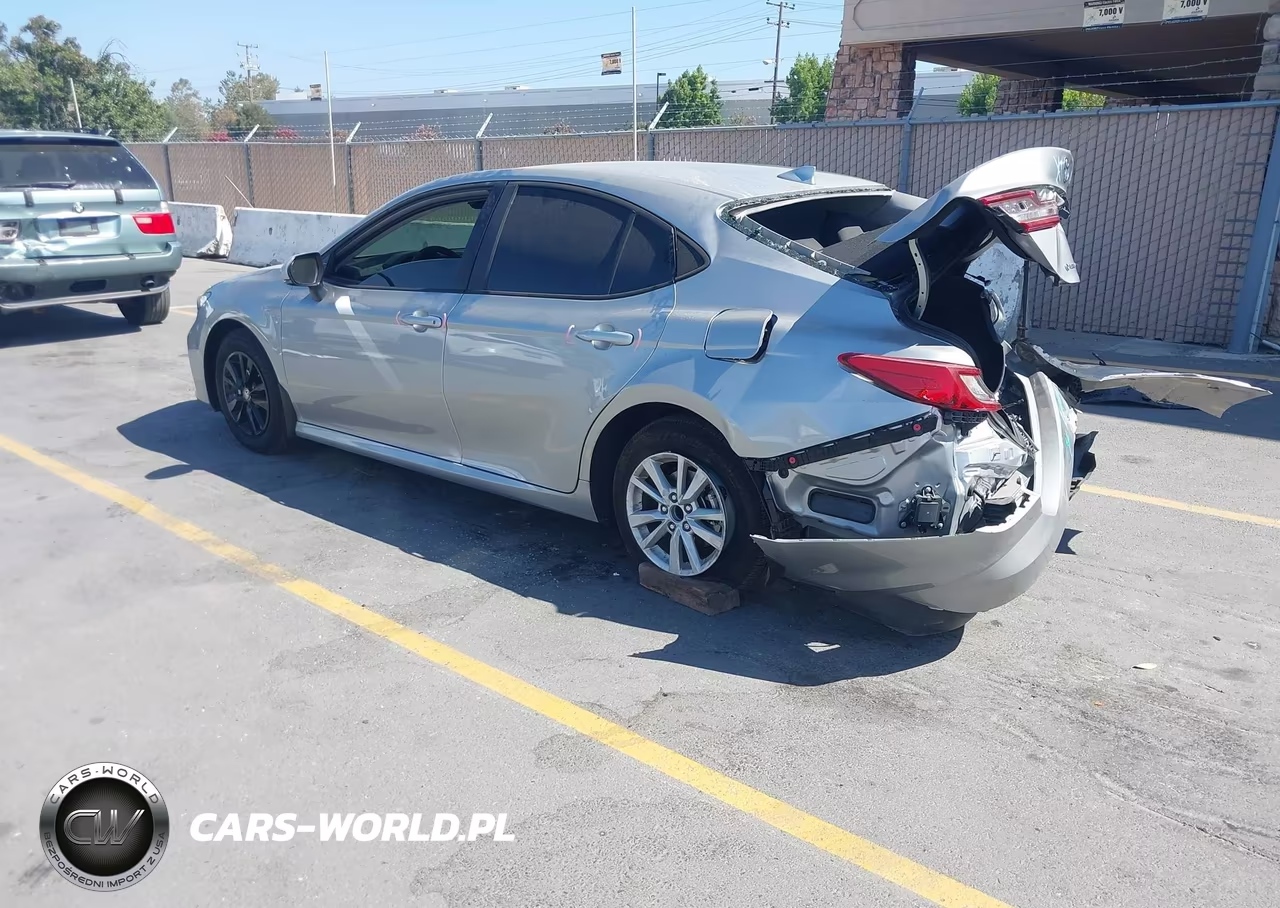2026 Toyota Camry Le VIN:4T1DAACK9TU255434 - 3