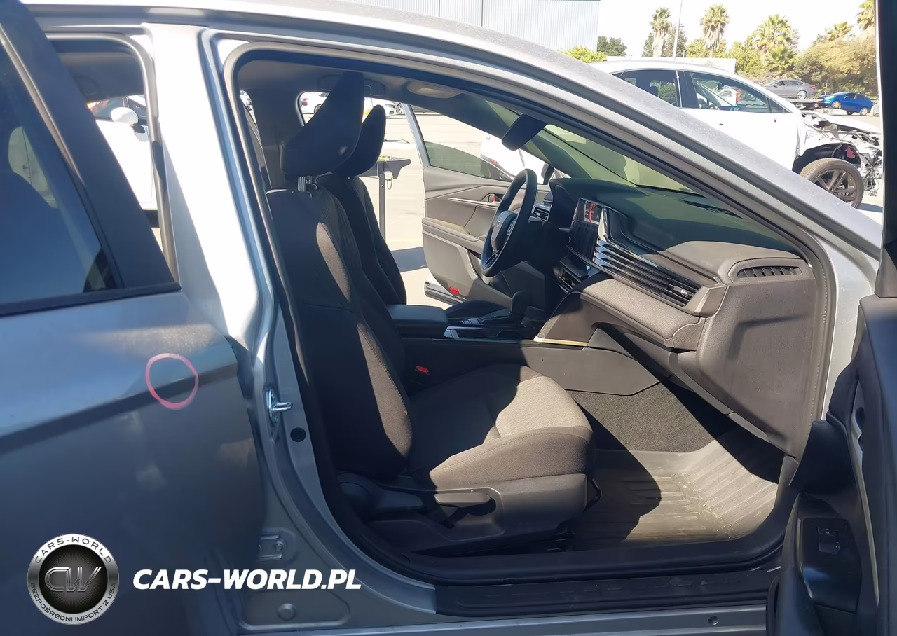 2026 Toyota Camry Le VIN:4T1DAACK9TU255434 - 5
