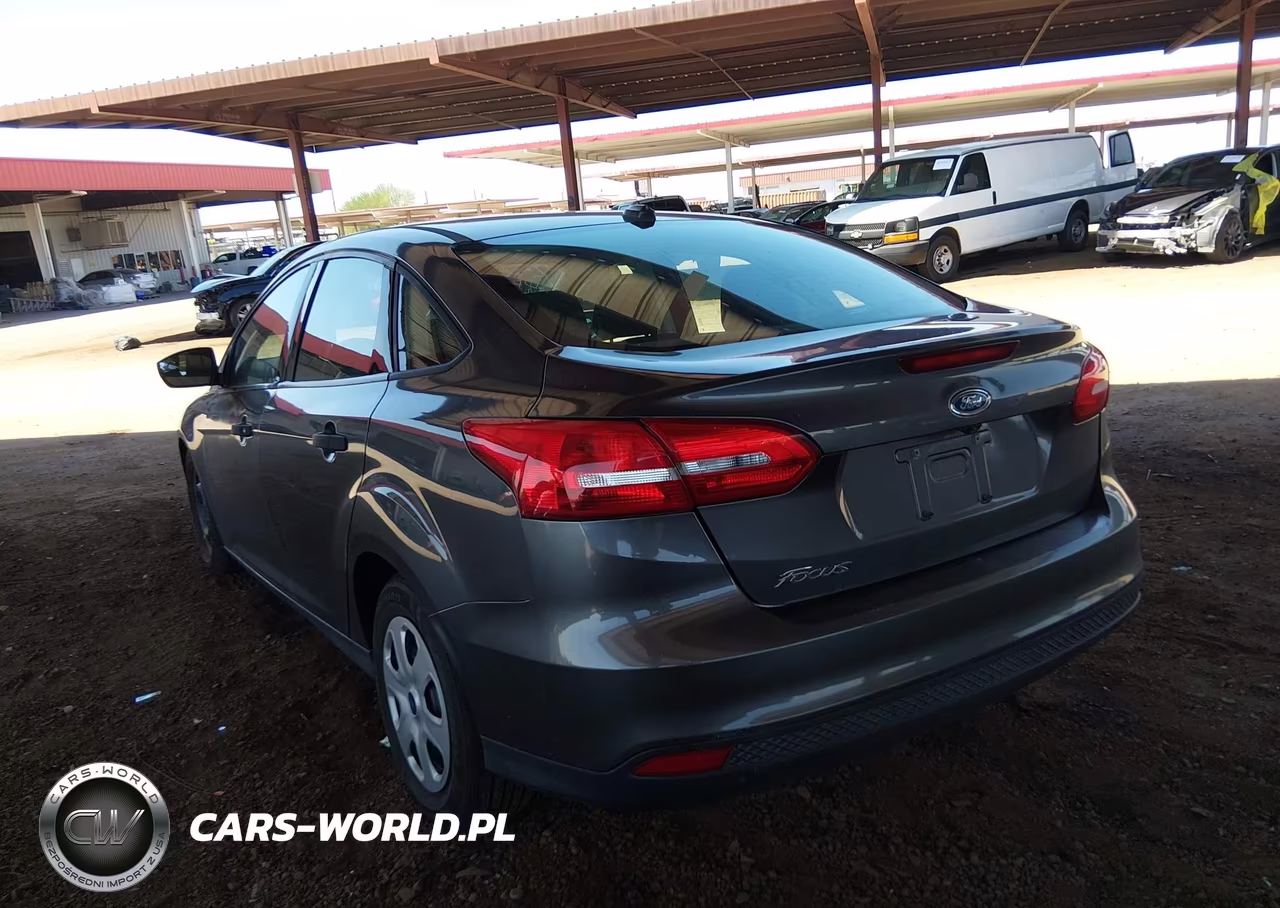 2017 Ford Focus S VIN:1FADP3E24HL333424 - 3