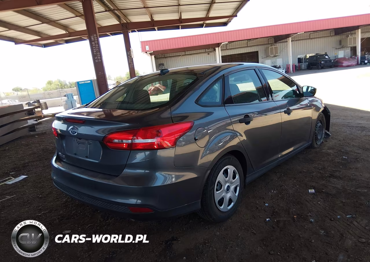 2017 Ford Focus S VIN:1FADP3E24HL333424 - 4