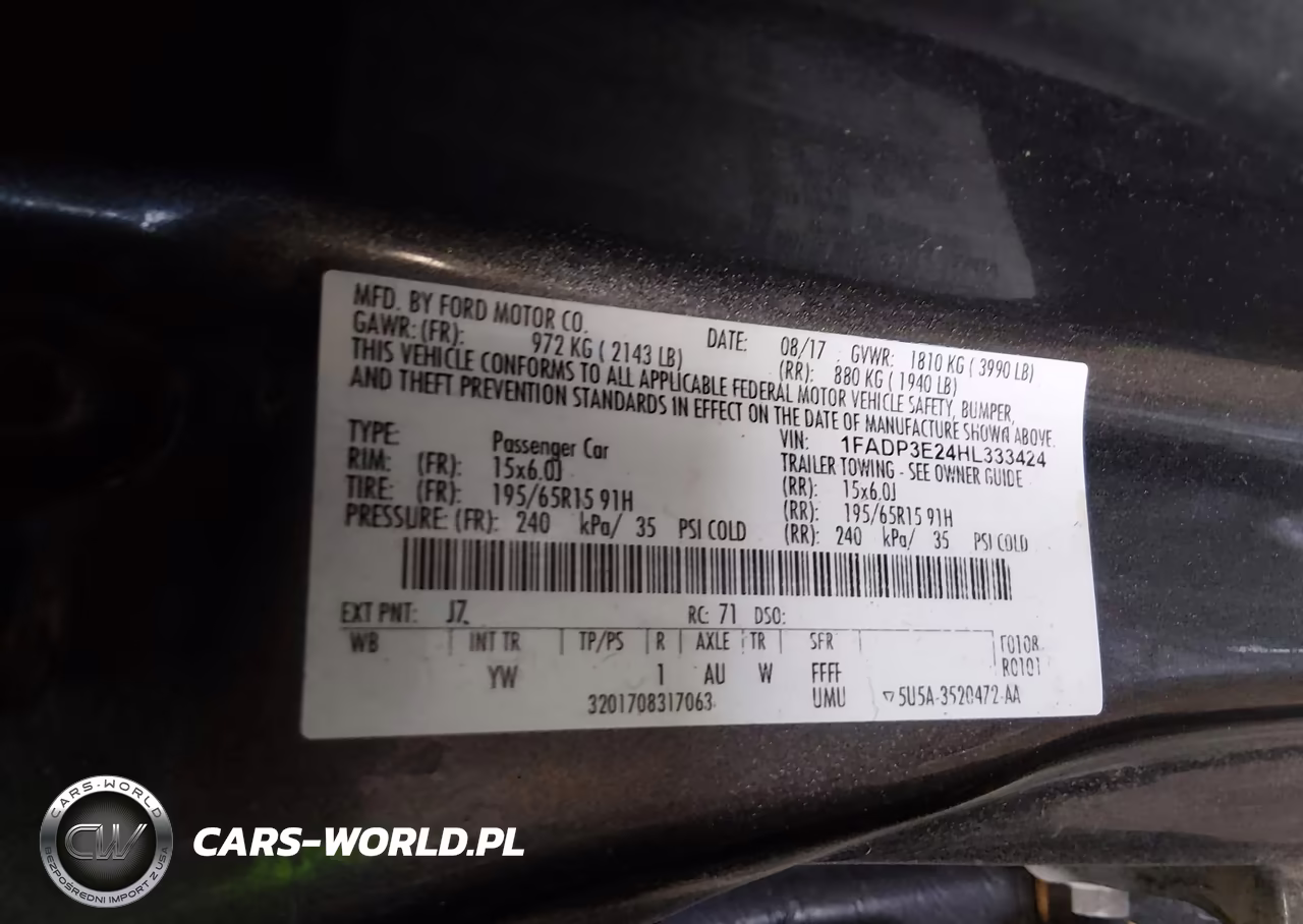 2017 Ford Focus S VIN:1FADP3E24HL333424 - 9