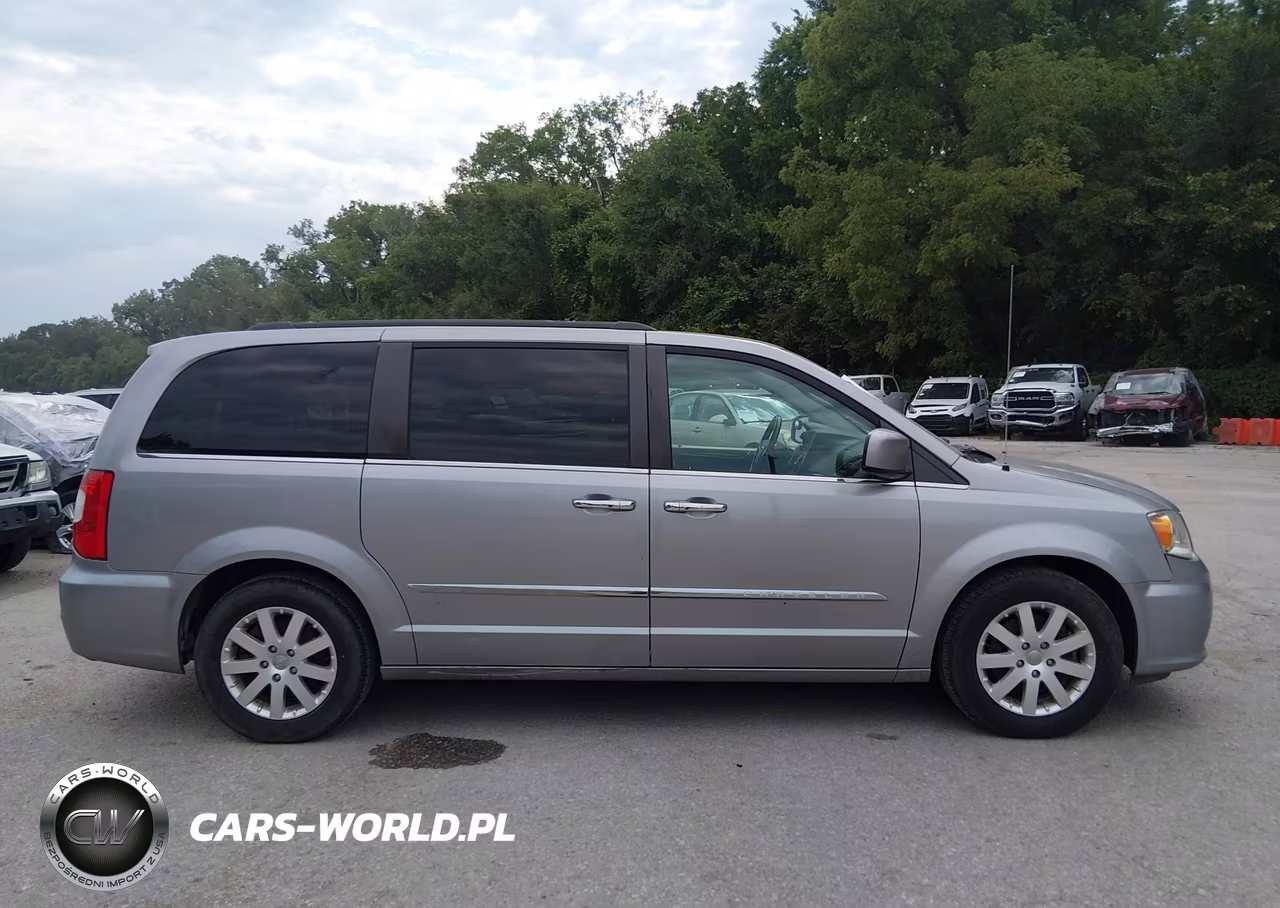 2016 Chrysler Town & Country Touring VIN:2C4RC1BGXGR269461 - 13