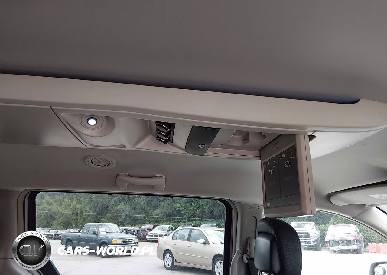 2016 Chrysler Town & Country Touring VIN:2C4RC1BGXGR269461 - 17