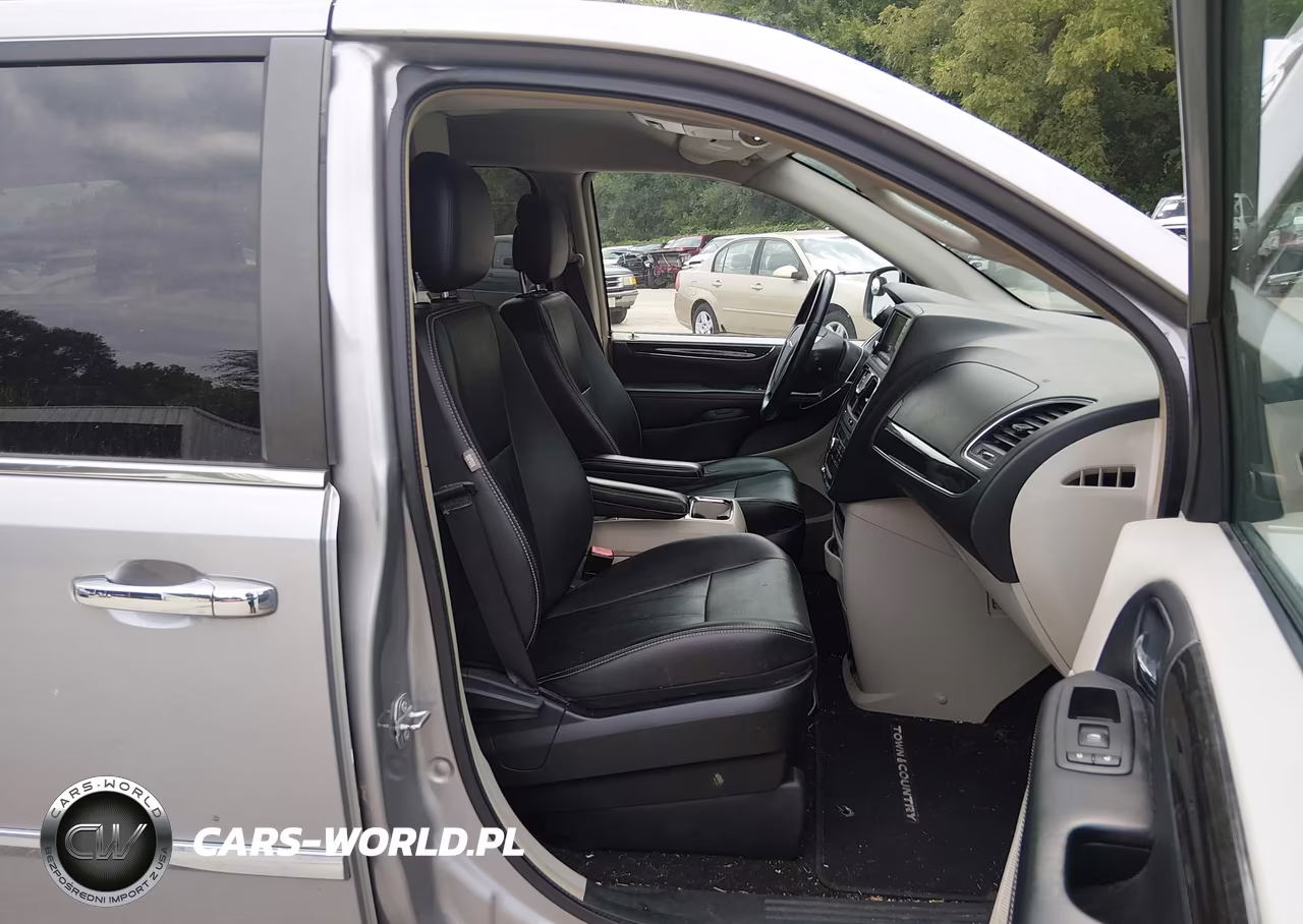 2016 Chrysler Town & Country Touring VIN:2C4RC1BGXGR269461 - 5