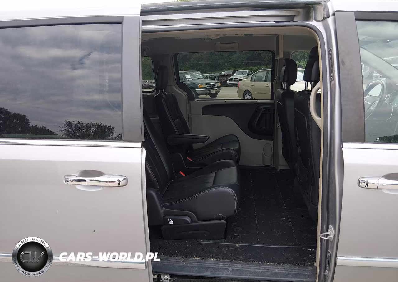 2016 Chrysler Town & Country Touring VIN:2C4RC1BGXGR269461 - 8