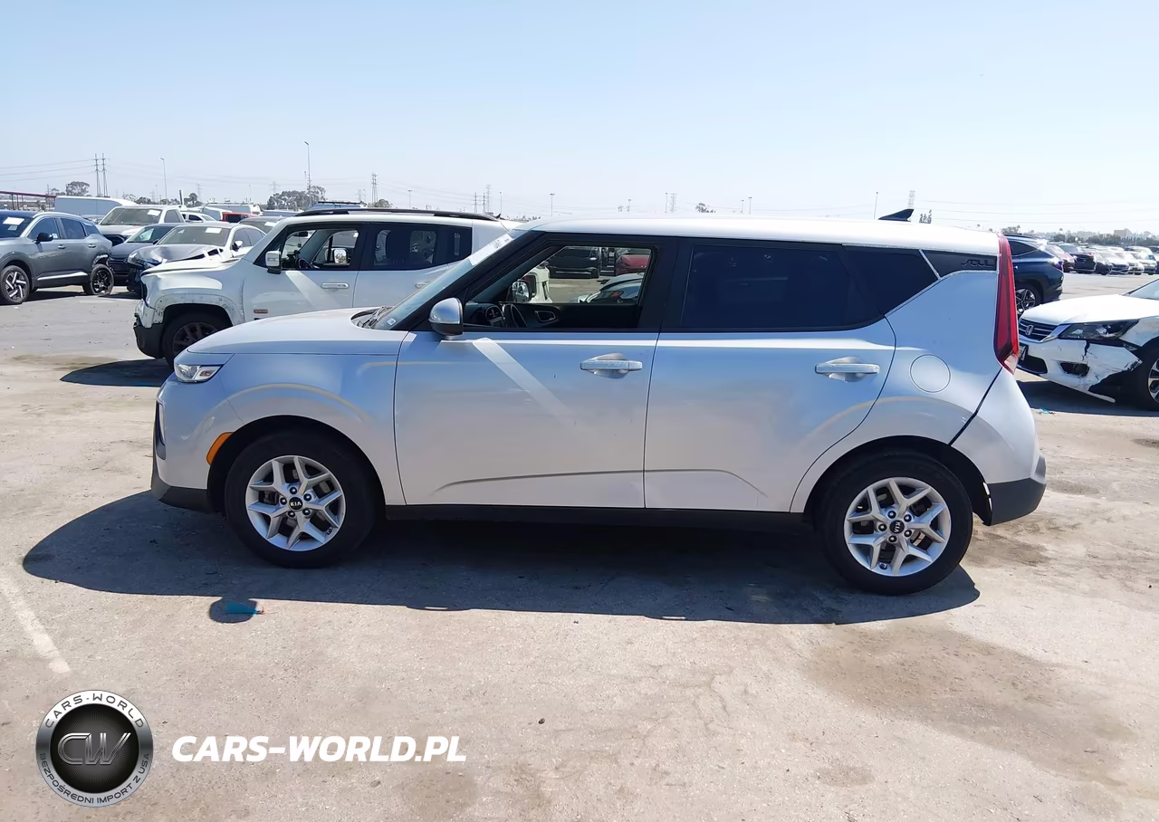 2020 Kia Soul S VIN:KNDJ23AU2L7028041 - 14