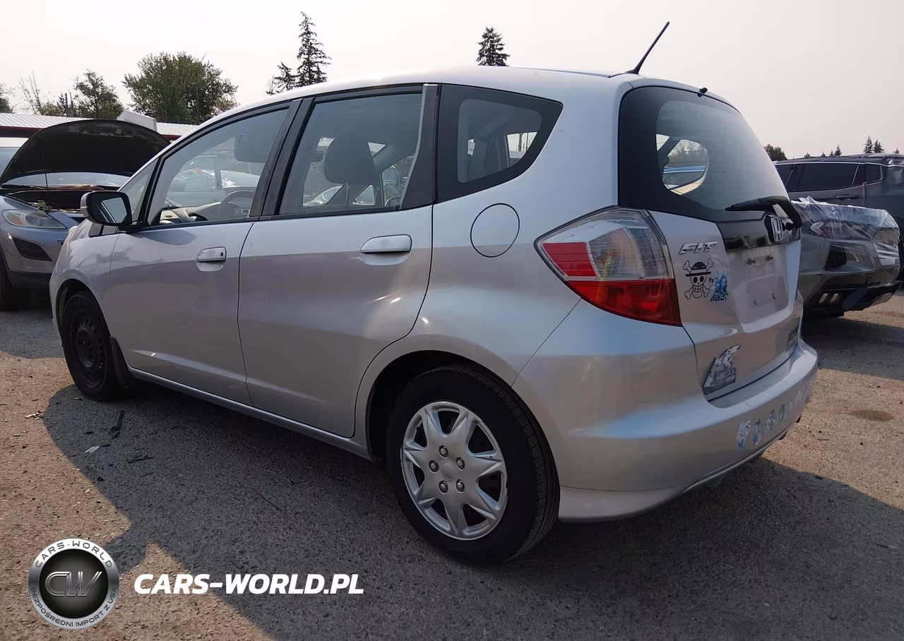 2013 Honda Fit VIN:JHMGE8H31DC055038 - 3