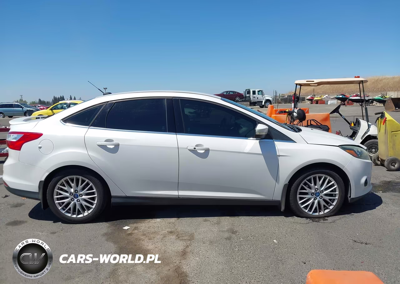 2013 Ford Focus Titanium VIN:1FADP3J27DL382603 - 14