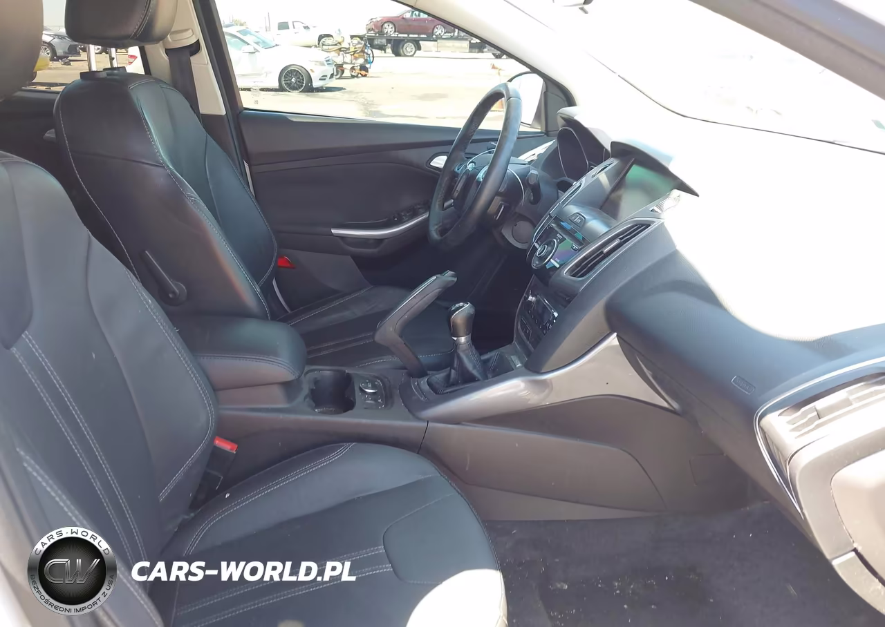 2013 Ford Focus Titanium VIN:1FADP3J27DL382603 - 5