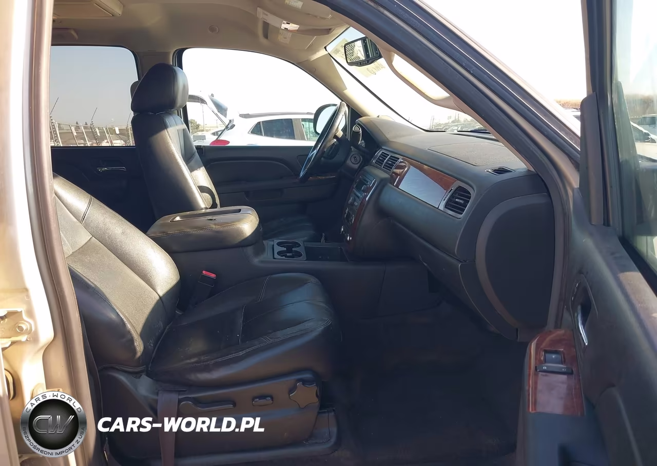 2014 Chevrolet Suburban Lt VIN:1GNSKJE77ER201841 - 5