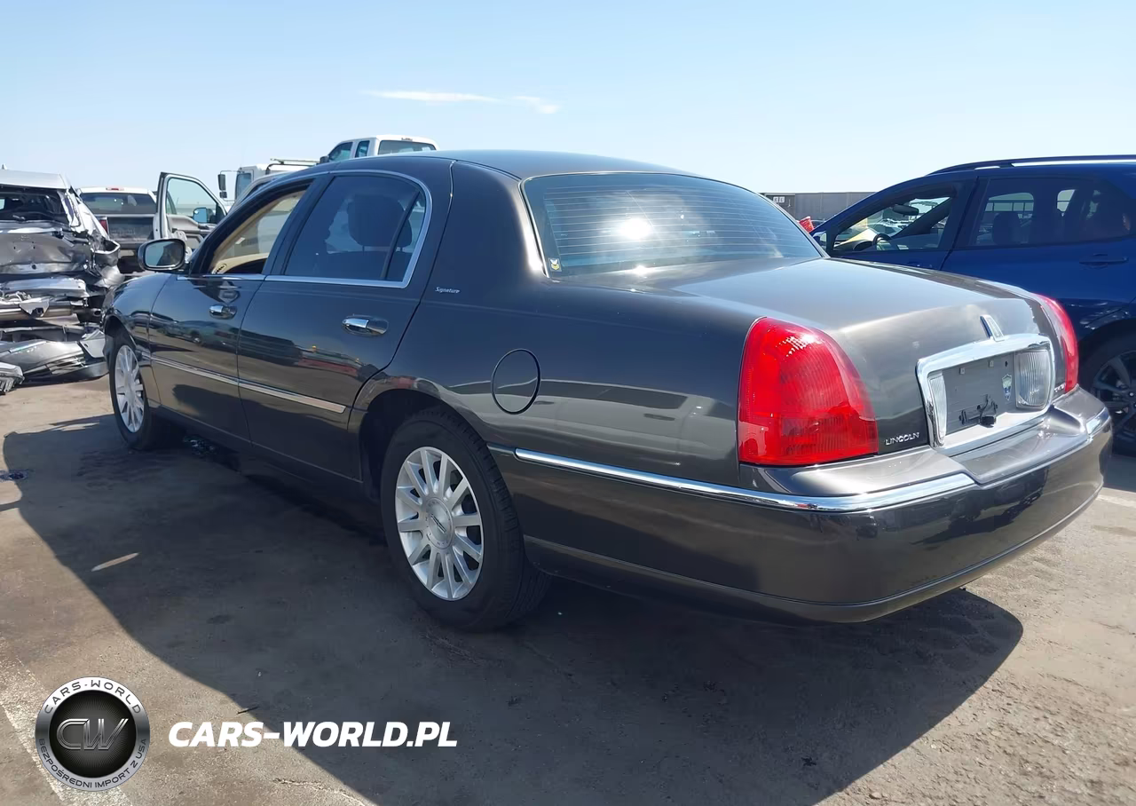2007 Lincoln Town Car Signature VIN:1LNHM81W37Y604562 - 3