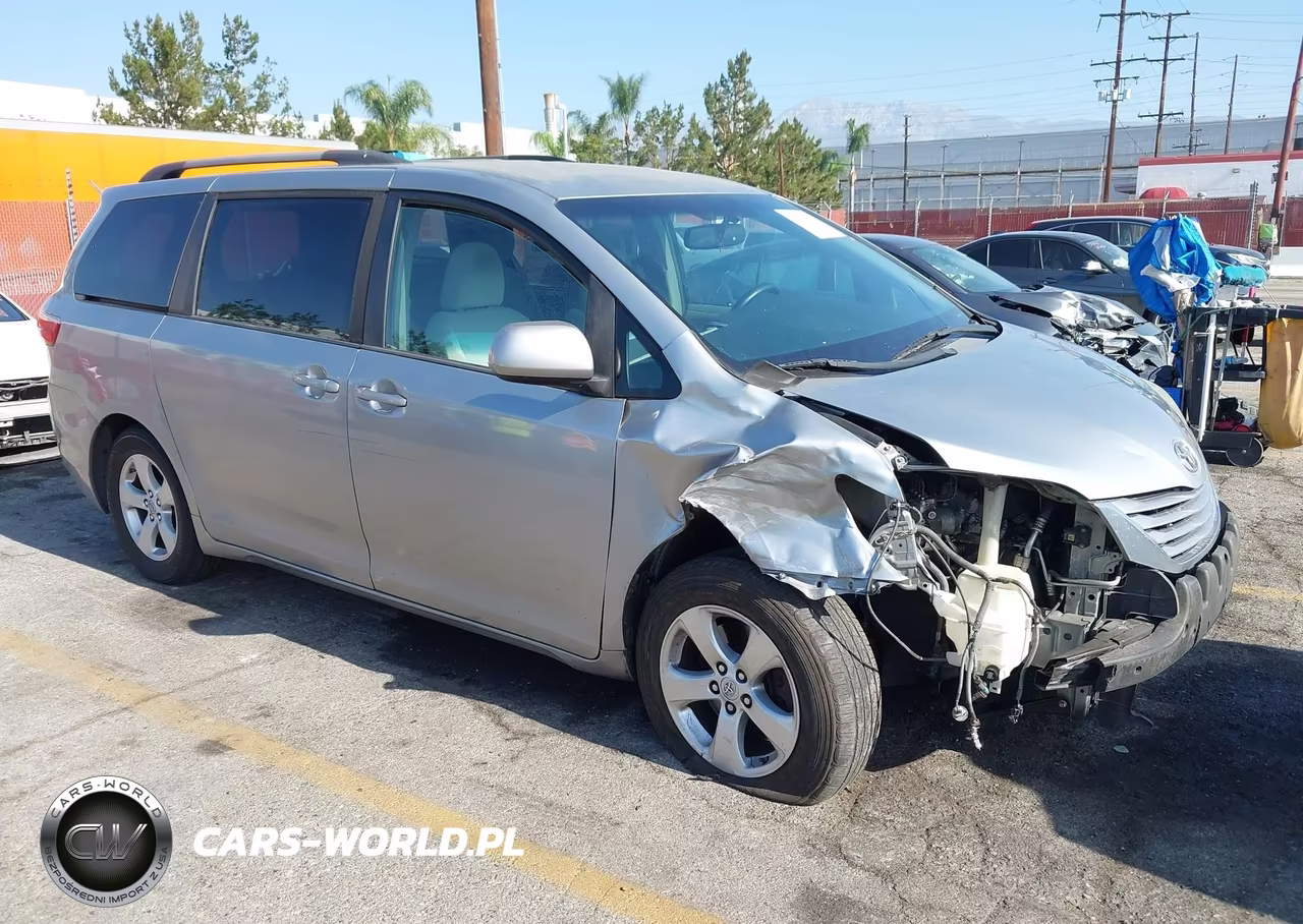 2016 Toyota Sienna Le 8 Passenger