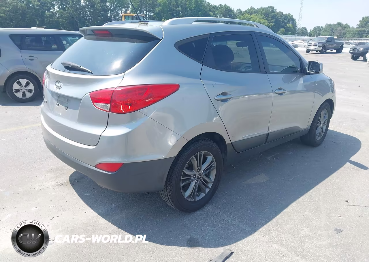 2015 Hyundai Tucson Se VIN:KM8JU3AG5FU068247 - 4