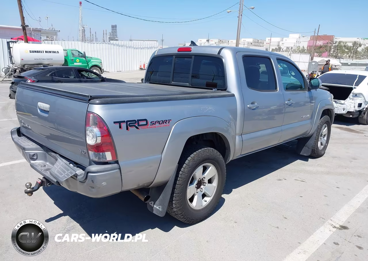 2014 Toyota Tacoma Base V6 VIN:3TMLU4EN9EM146057 - 4