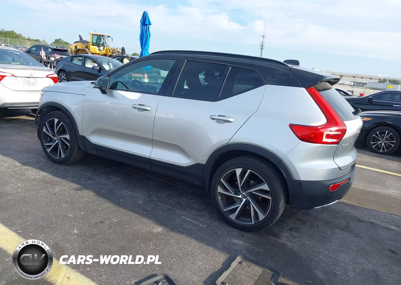 2019 Volvo Xc40 T5 R-Design VIN:YV4162UMXK2086627 - 3
