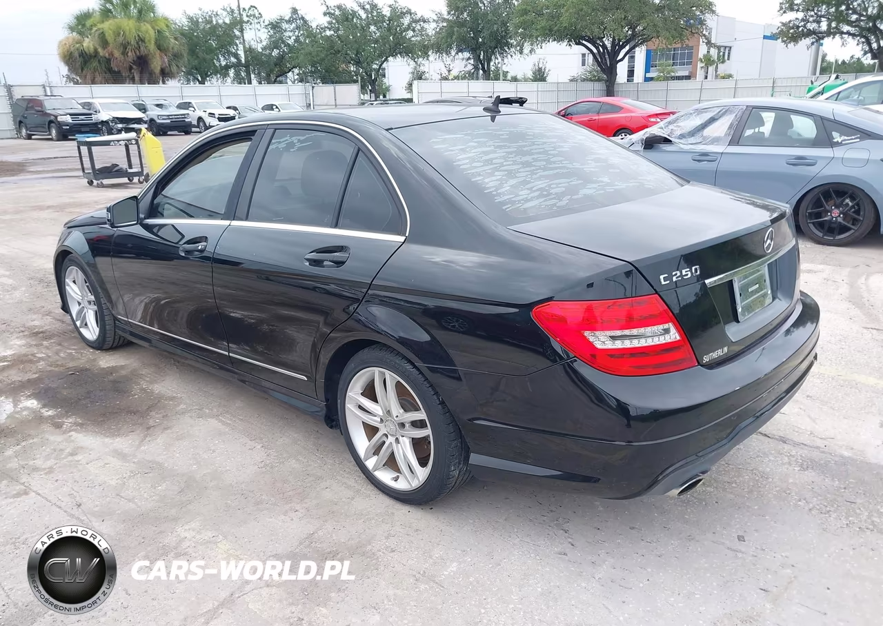 2013 Mercedes-Benz C 250 Sport VIN:WDDGF4HB1DR256763 - 3