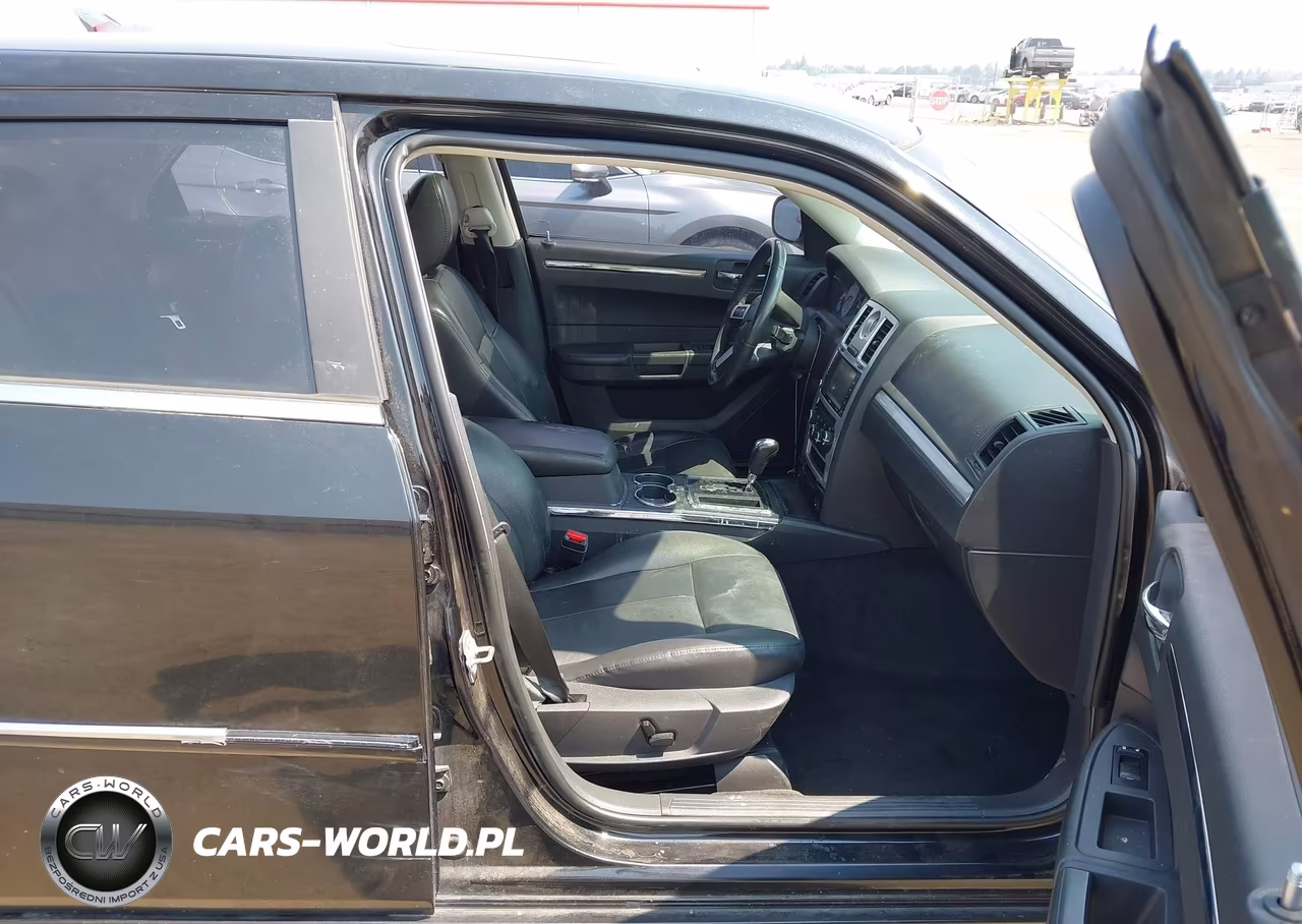 2010 Chrysler 300 Touring VIN:2C3CA5CV1AH328172 - 5
