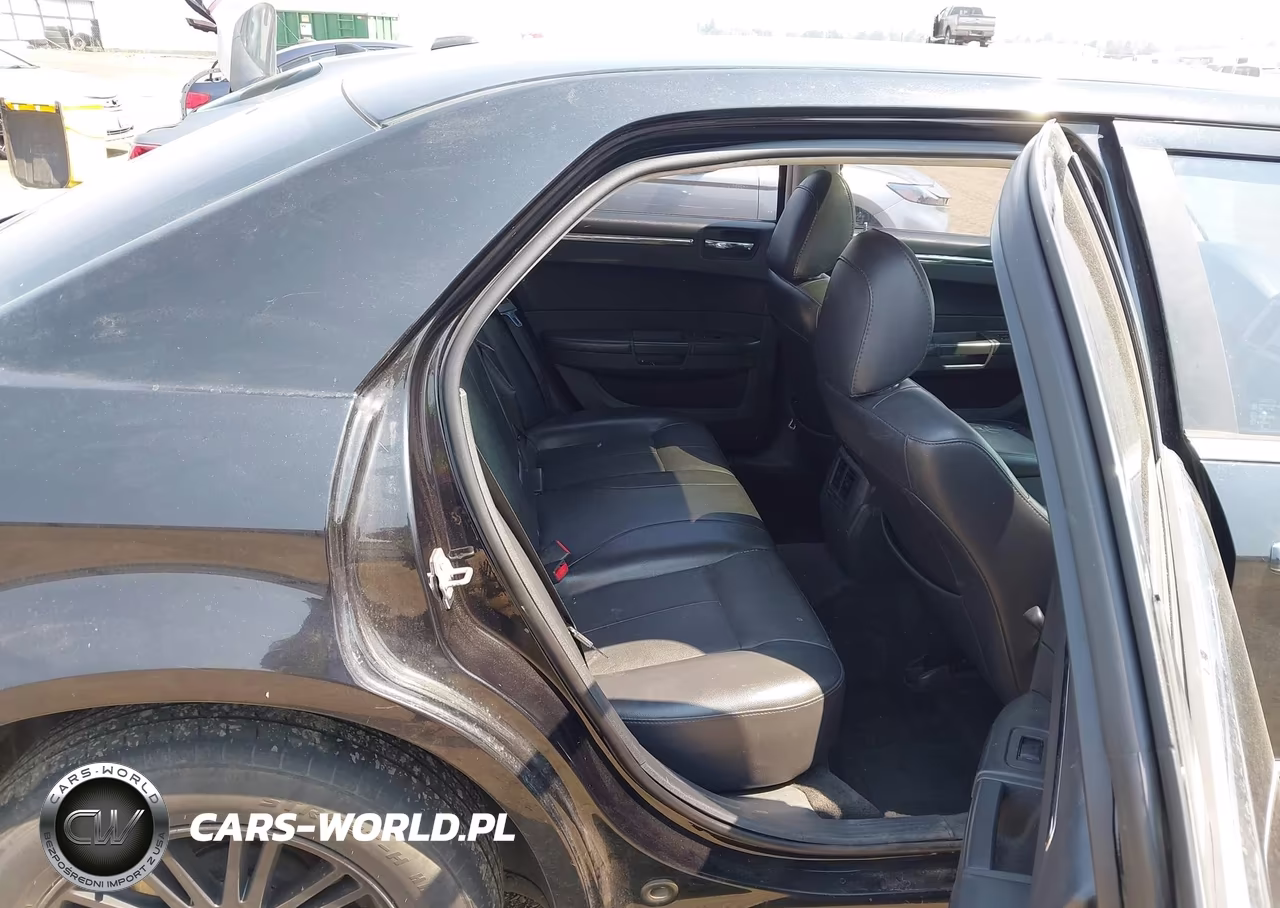 2010 Chrysler 300 Touring VIN:2C3CA5CV1AH328172 - 8