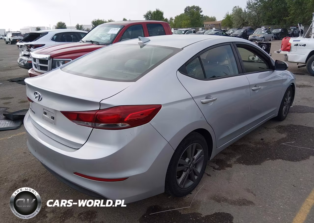 2018 Hyundai Elantra Sel VIN:5NPD84LF5JH318394 - 4