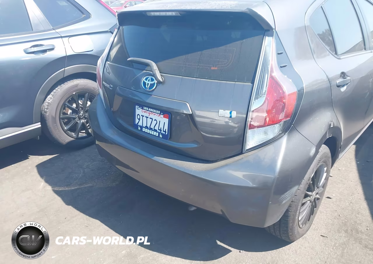 2015 Toyota Prius C Two VIN:JTDKDTB35F1111166 - 16