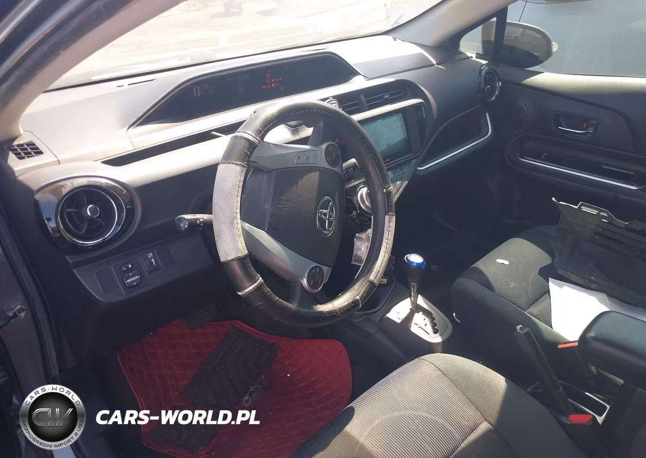 2015 Toyota Prius C Two VIN:JTDKDTB35F1111166 - 5