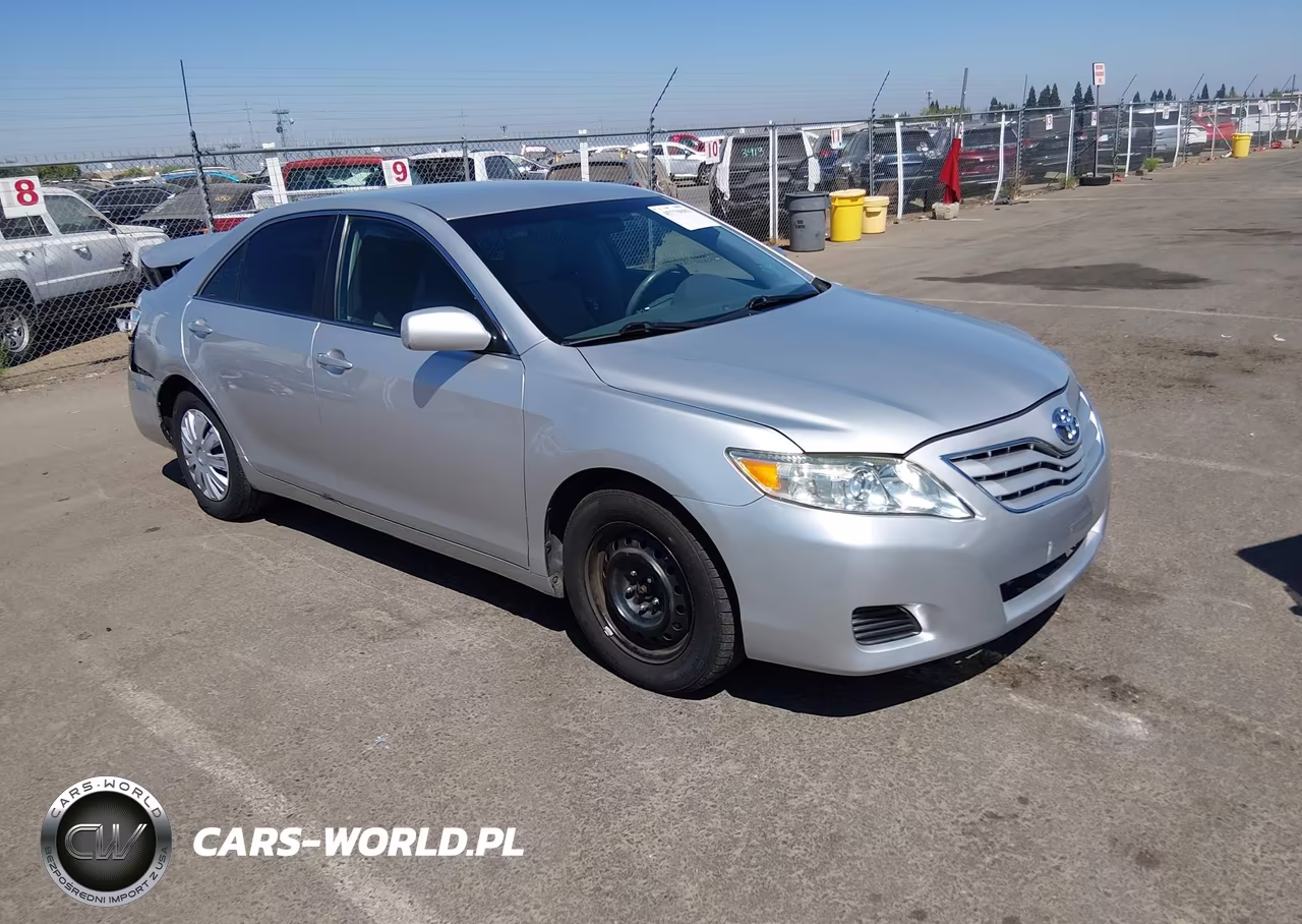 2010 Toyota Camry Le – zdjęcie 1 z 17