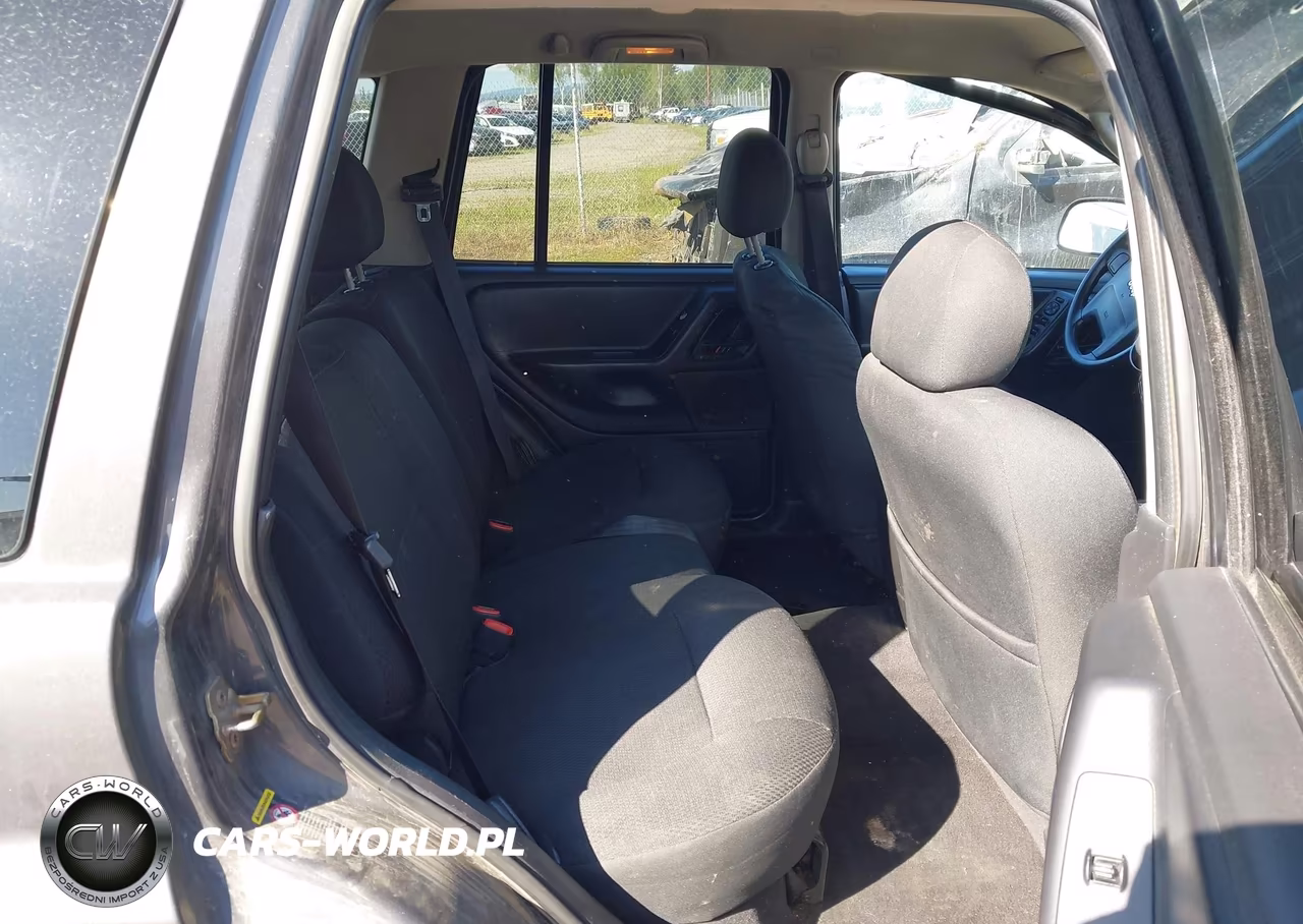 2004 Jeep Grand Cherokee Laredo VIN:1J8GW48SX4C202853 - 8