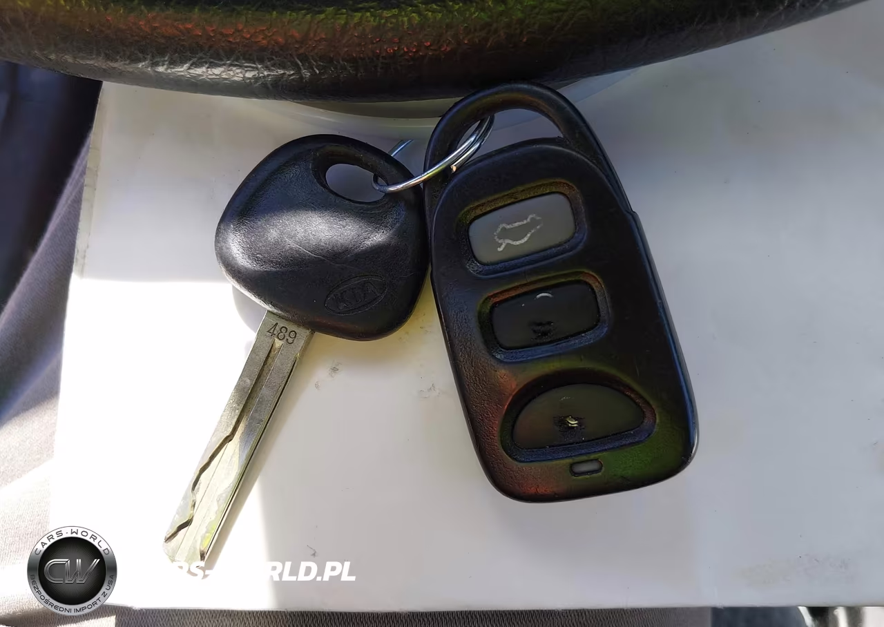 2011 Kia Sorento VIN:5XYKT3A16BG023031 - 11