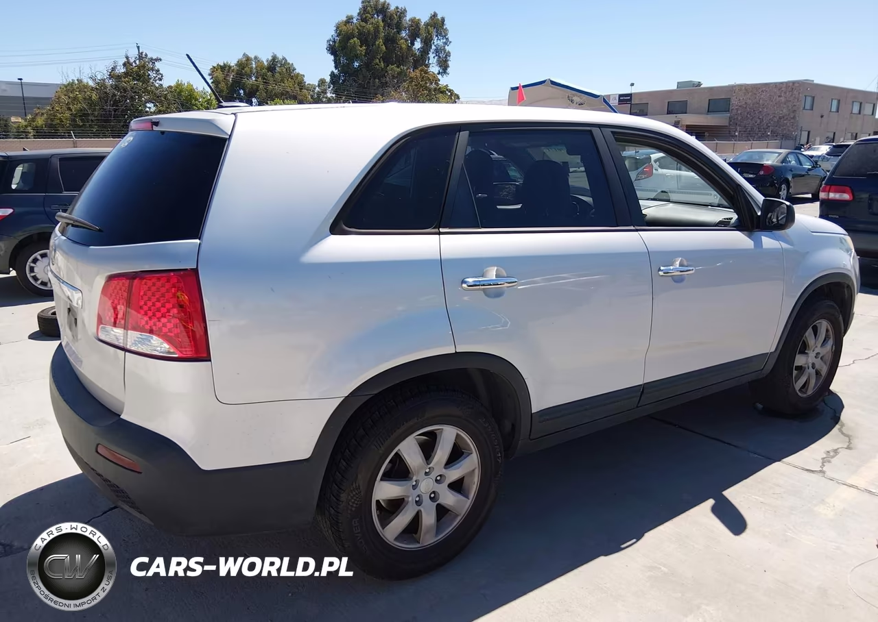 2011 Kia Sorento VIN:5XYKT3A16BG023031 - 4